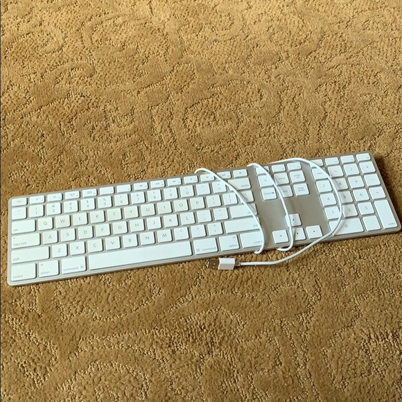 APPLE Keyboard with USB - Picture 1 of 2